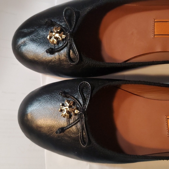 Tory Burch Flats. - Picture 2 of 16